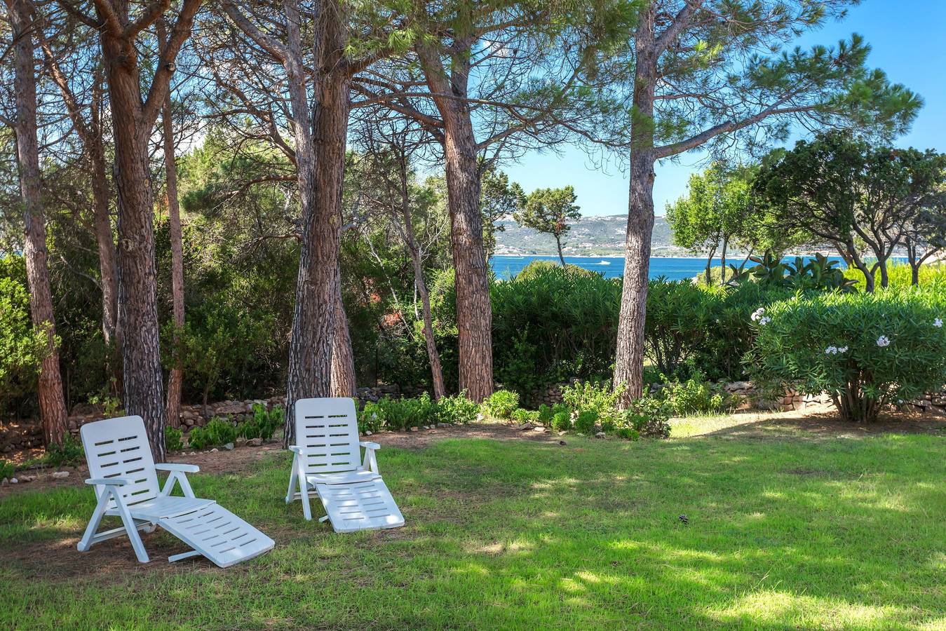 Maison de vacances située au calme, avec vue sur la mer, jardin et terrasse. in Baja Sardinia, Arzachena