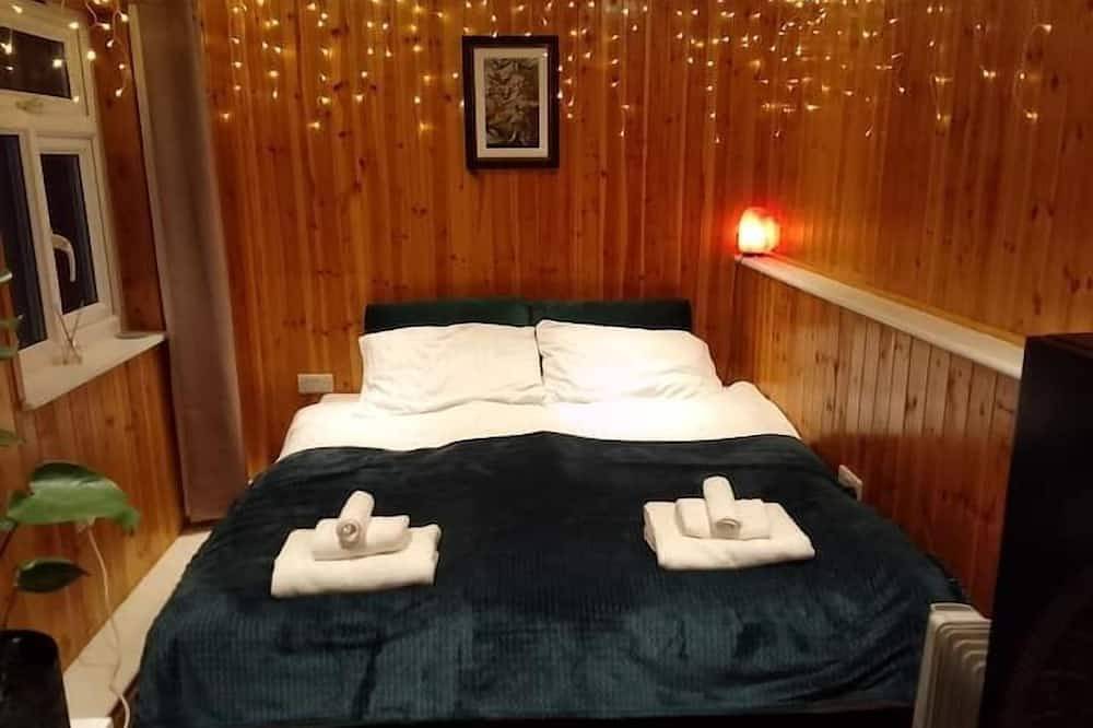 Pilgrims of the Goddess - Chalet in Glastonbury, Somerset