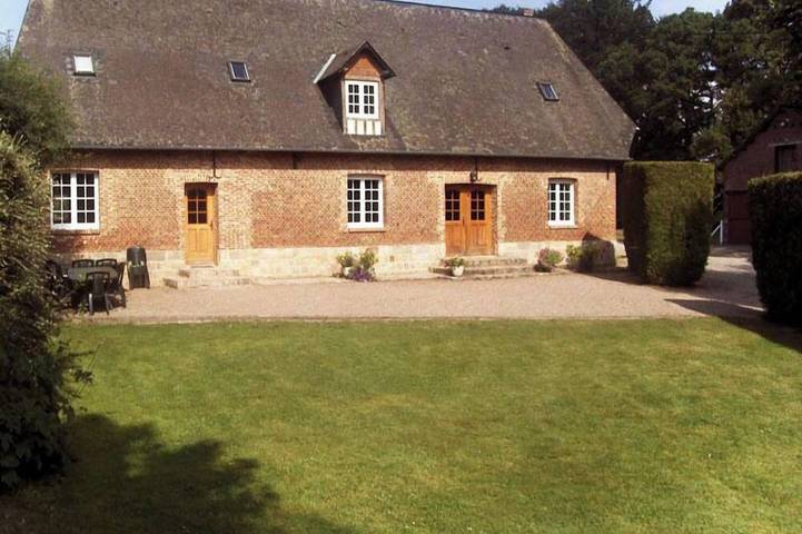 Location de vacances pour 13 personnes, avec jardin dans Canville-les-Deux-Églises