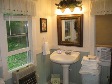 Log Cabin for 4 Guests in New York State, USA, Picture 4