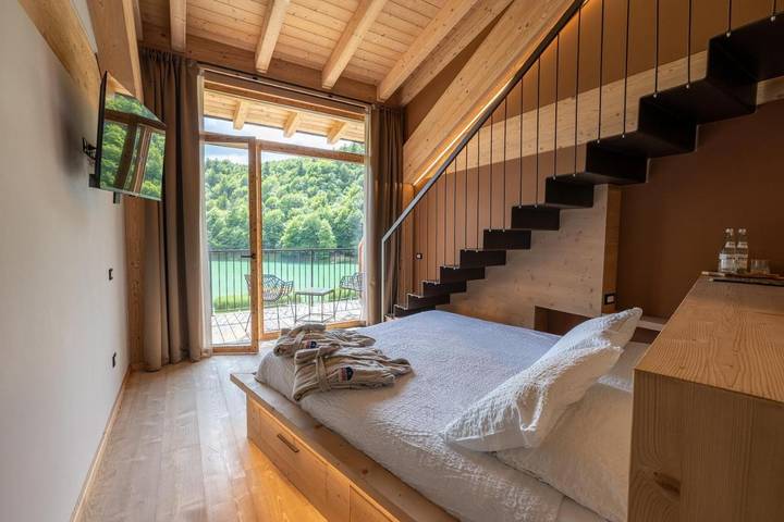 Appartamento per 3 persone, con Balcone e Terrazza nonché Giardino e Vista lago a Lavarone