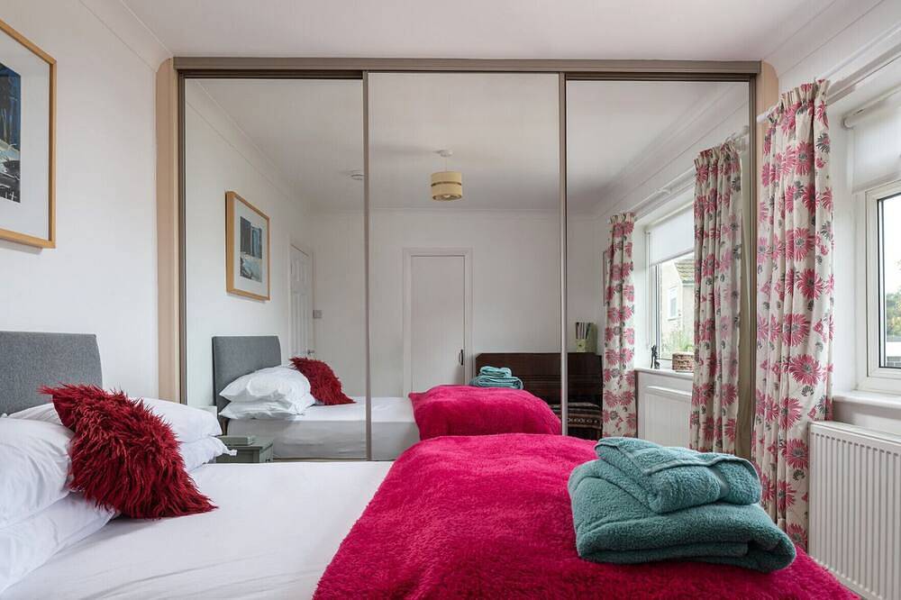 Awel Fryn - Three Bedroom Cottage, Sleeps 6 in Old Colwyn, Conwy region