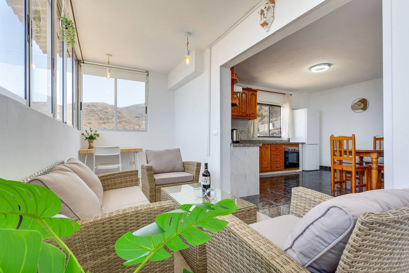Ganze Wohnung, Ferienwohnung 'Golden Sunset' mit Meerblick, privater Terrasse und Wlan in Santiago del Teide, Teneriffa Süd