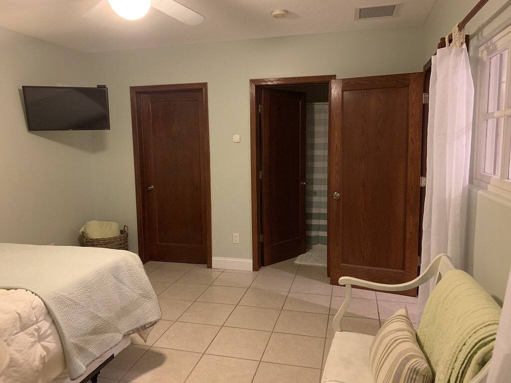 Ganze Wohnung, Am Wasser im Herzen der Innenstadt mit Garage. Ein Spaziergang zu den Stränden in Charlevoix, Charlevoix County