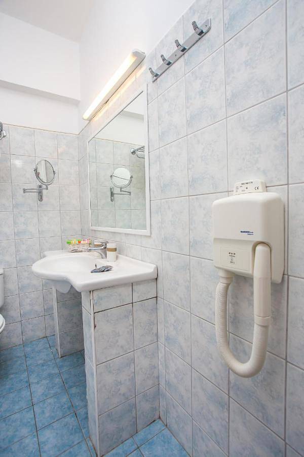 Location de vacances pour 4 personnes, avec piscine ainsi que jardin et bassin pour enfant à Faliráki - 2