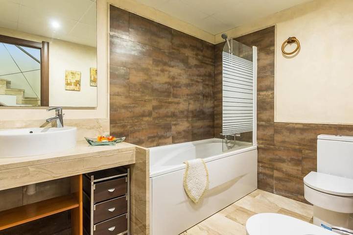 Apartamento entero, Apartamento con terraza y piscina a 100m playa in La Ametlla de Mar, Costa Dorada
