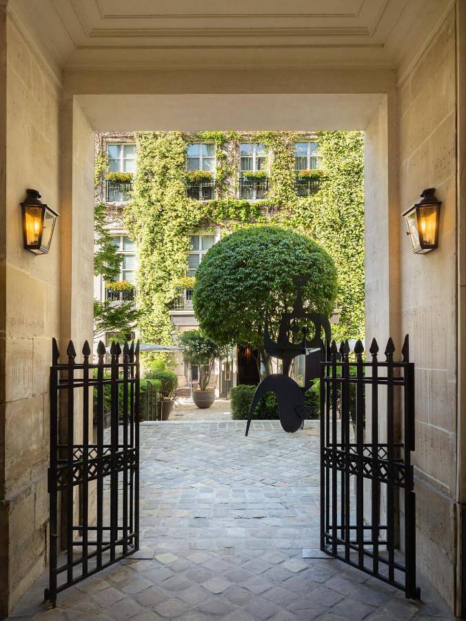 Hôtel pour 3 personnes, avec Jacuzzi et Terrasse ainsi que Jardin et Vue