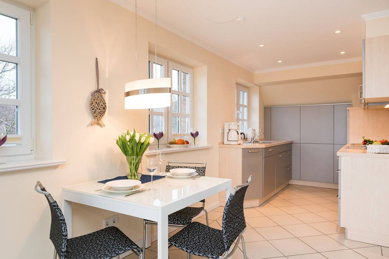 Ganze Wohnung, Komfortable Ferienwohnung mit Balkon und Privatparkplatz in Wenningstedt, Sylt