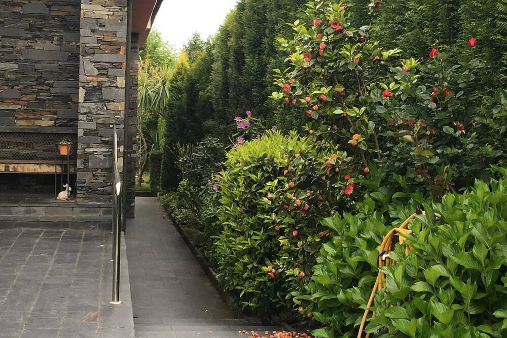 Luxury villa, recreation, and relaxation in Oviedo surrounded by nature in Oviedo, Cordillera Cantábrica