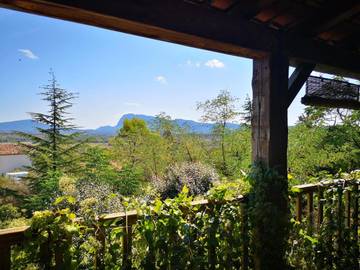 Location de vacances pour 2 personnes, avec vue ainsi que piscine et jardin, adapté aux familles à Notre-Dame-de-Londres