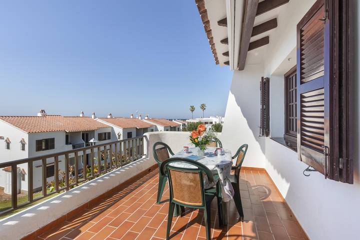 Ihr Rückzugsort in Son Bou, Menorca – Modernes Apartment mit Meerblick in Sant Jaume, Alaior Gemeinde