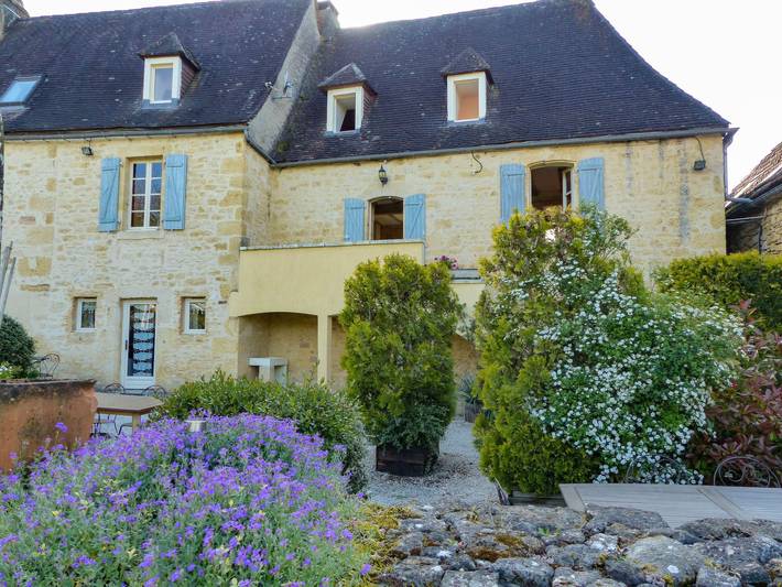 Location de vacances pour 2 personnes, avec jardin et piscine, animaux acceptés à Sainte-Mondane