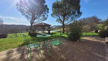 Gîte pour 6 personnes, avec jardin ainsi que vue et piscine à Montayral