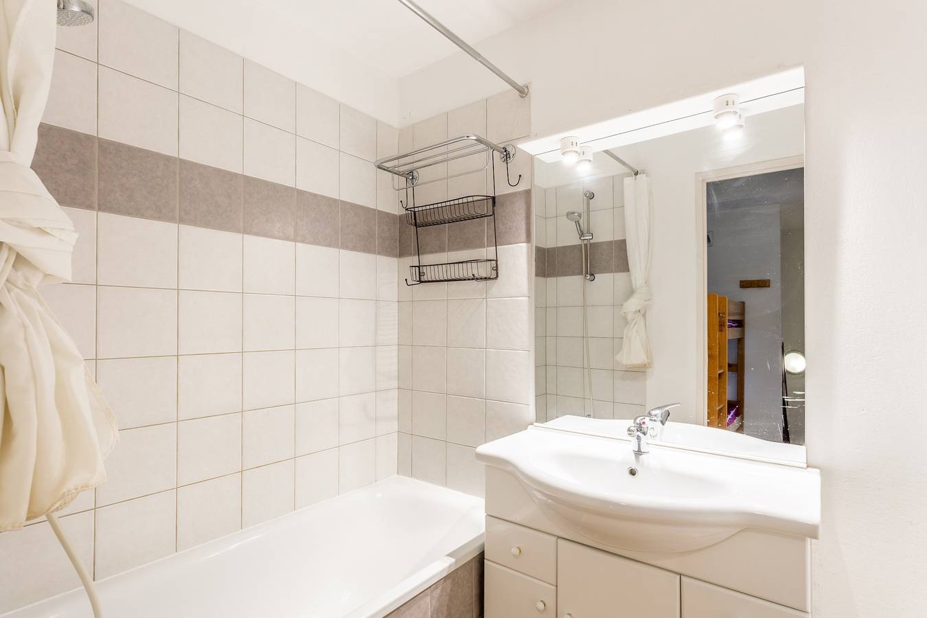 Ganze Wohnung, L'Oural - Au pied des pistes avec piscine, jacuzzi in Les Orres, Nationalpark Écrins