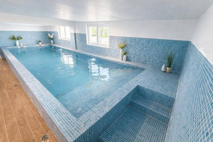 Location de vacances pour 22 personnes, avec piscine et sauna ainsi que jardin et vue, animaux acceptés dans Terminiers