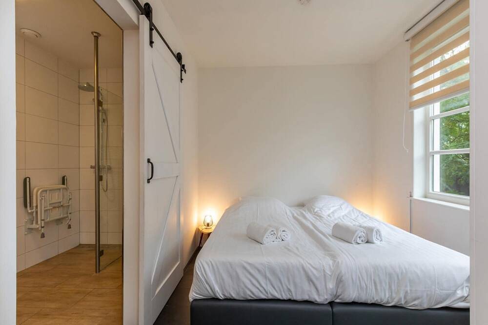Ganze Wohnung, Haus in Zeeland mit Terrasse für 2 Von Belvilla in Zonnemaire, Zeeuwse Kust