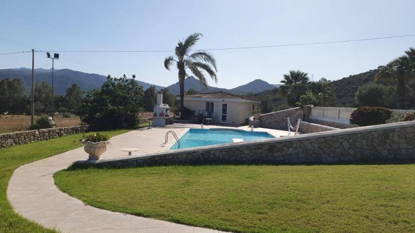 Villa für 2 Personen, mit Pool und Garten sowie Ausblick auf Sardinien - 2