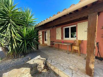 Gîte pour 5 personnes, avec jardin et piscine, animaux acceptés à Roujan