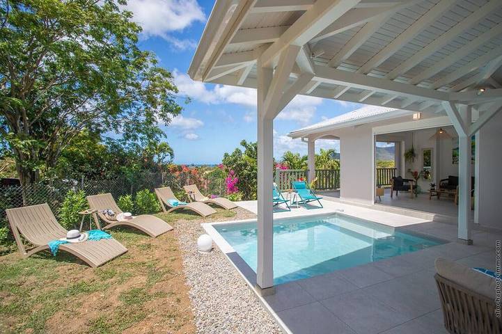 Chalet für 4 Personen, mit Garten und Terrasse sowie Pool - 1