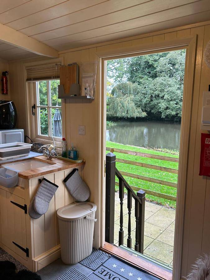 Double Room with Private External Bathroom in Gloucestershire
