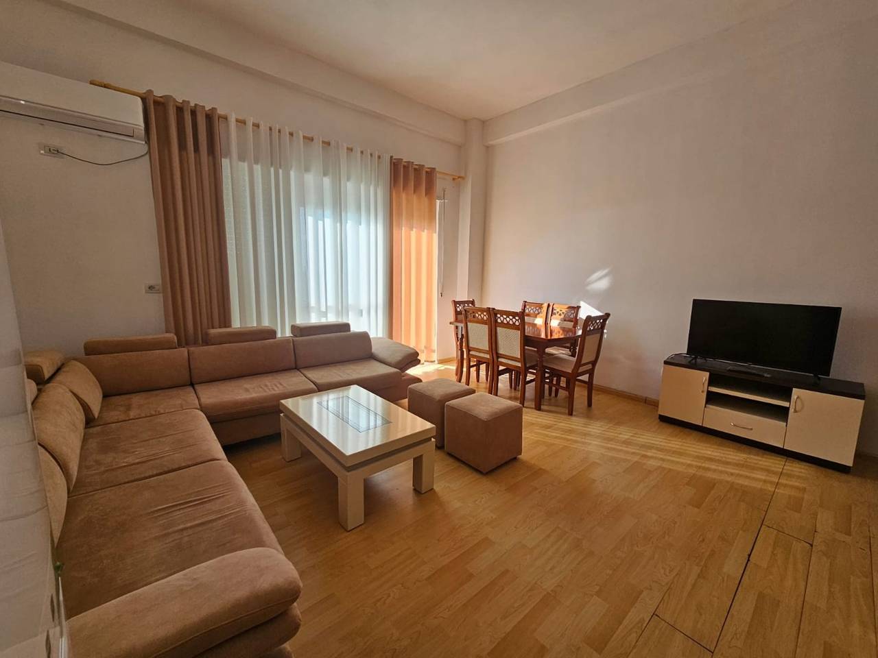 Geheel vakantieappartement, Vakantieappartement voor 4 personen met balkon in Sarandë (stad), Vlorë