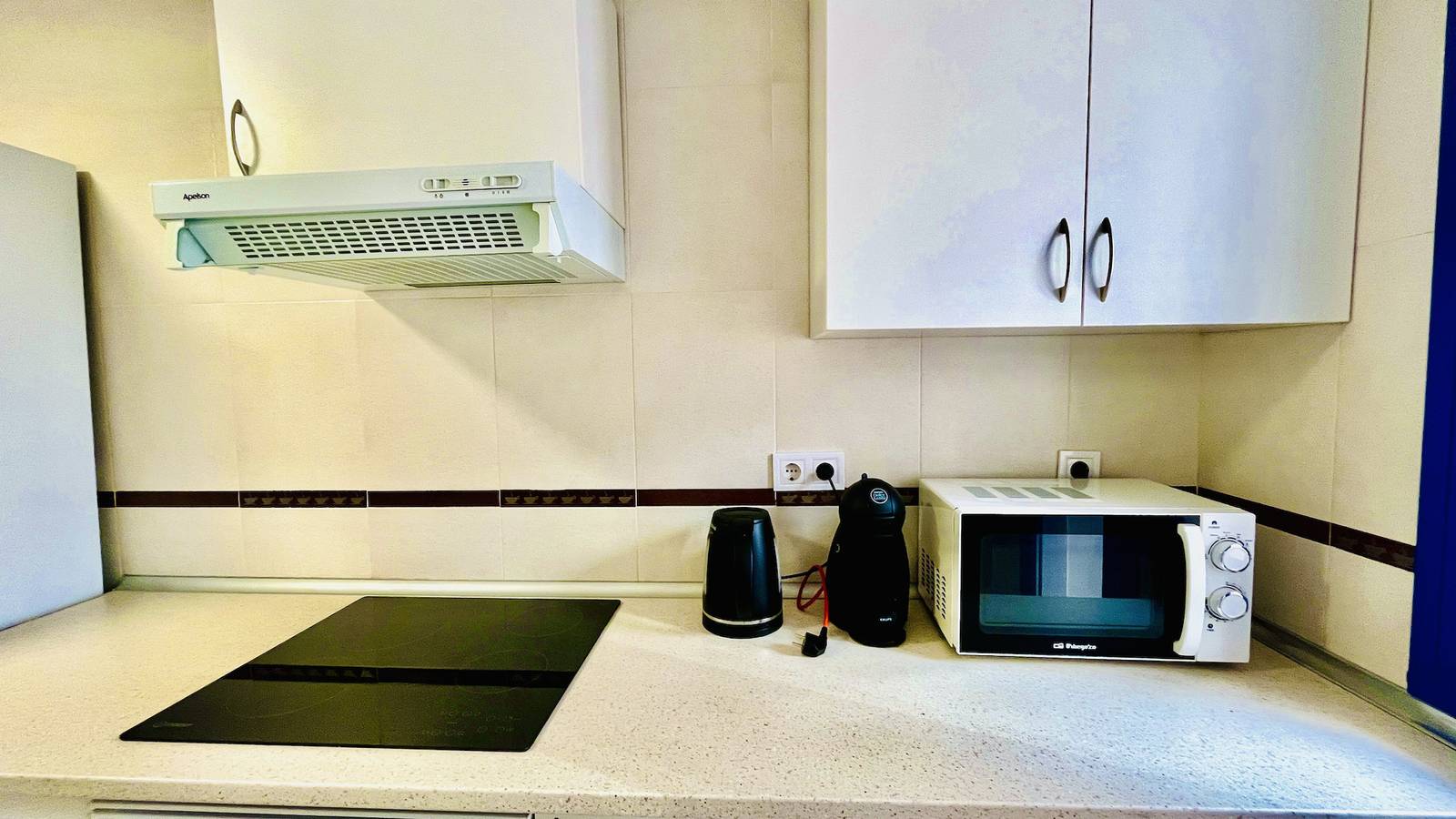 Entire apartment, Blue Suites 23A by Gloove in El Barrio, Alicante