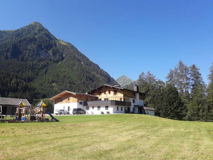 Ferienwohnung für 12 Personen, mit Ausblick und Garten in Bach - 4