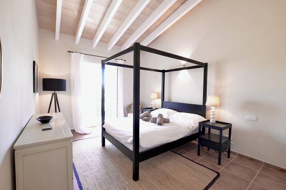 Finca Los Almendros near Santanyi with private pool, wifi and air conditioning in Santanyí, Mallorca Sur