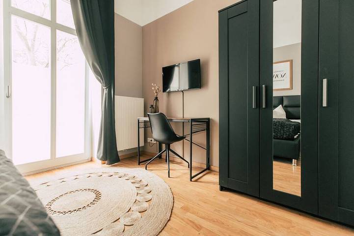 Apartamento entero, *Boho* 2-room apartment with a kitchen, dining area, and balcony - Luga Homes - Townhouse in Leipzig Mitte, Leipzig