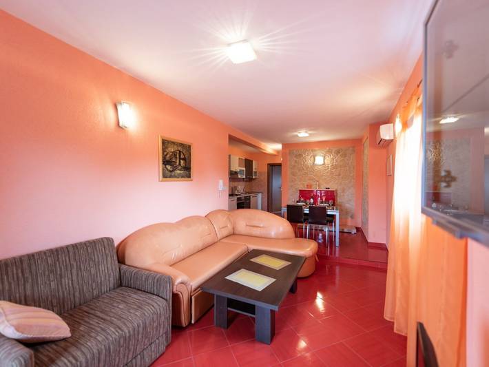 Ferienwohnung für 4 Personen, mit Pool und Garten sowie Balkon in Marina - 3