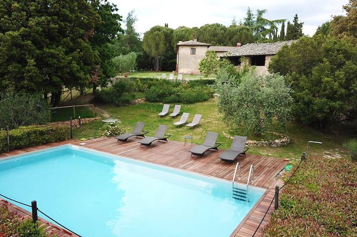 Villa for 13 people, with pool and garden as well as terrace in Siena