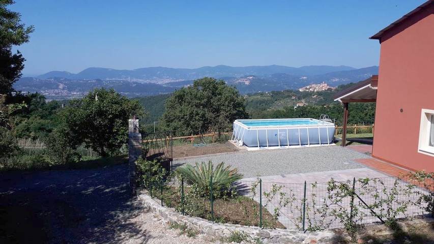 Location de vacances pour 5 personnes, avec piscine ainsi que vue et jardin à Sarzana - 4