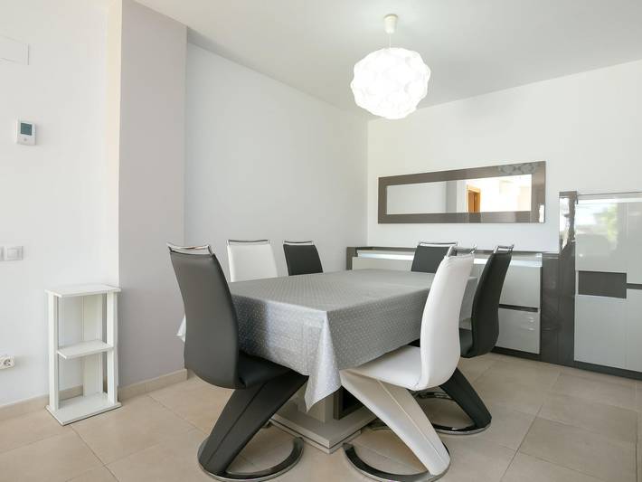 Apartamento entero, Apartamento acogedor con piscina y jardín privados en Figueres in Figueras, Alt Empordà