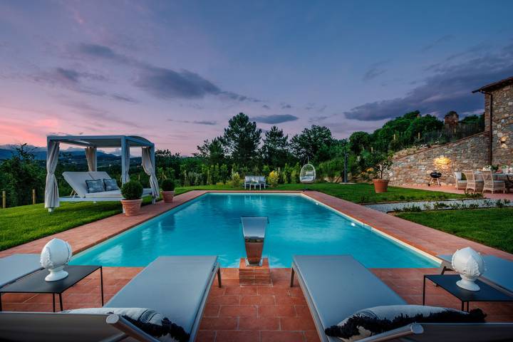 Location de vacances pour 6 personnes, avec jacuzzi ainsi que jardin et terrasse à Montecarlo (Toscane)