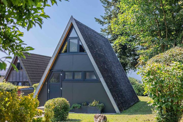 Ferienhaus für 4 Personen, mit Terrasse und Seeblick