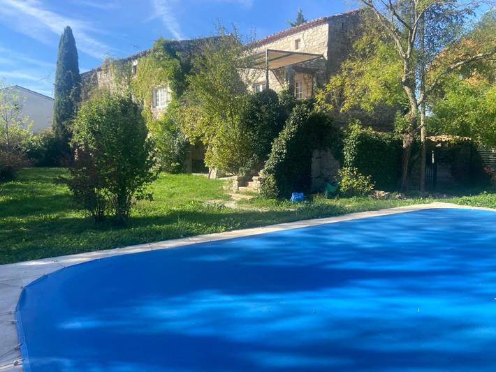 Location de vacances pour 12 personnes, avec piscine et jardin à Saint-André-de-Cruzières