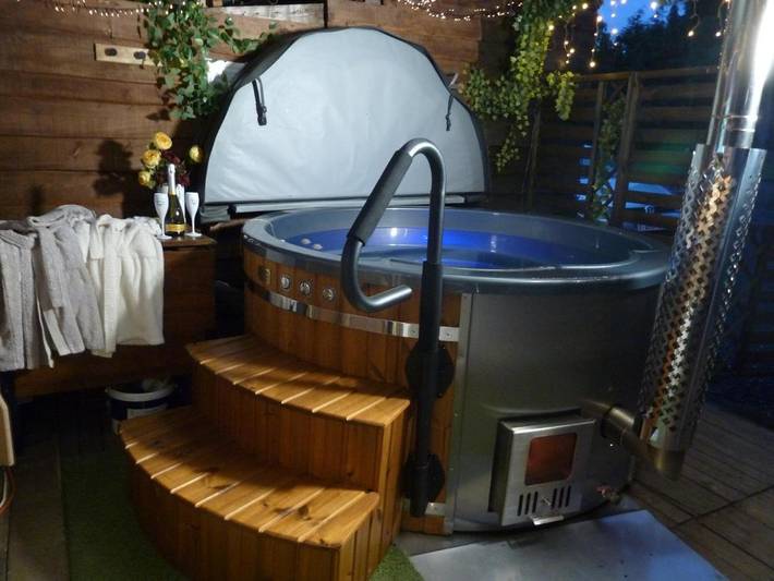 Vakantiewoning voor 3 personen, with Balkon and Whirlpool as well as Terras and Tuin in Nassogne