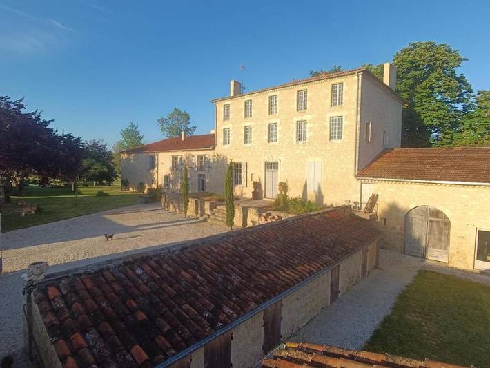 Location de vacances pour 2 personnes, avec Terrasse et Jardin ainsi que Piscine et Vue à Béraut