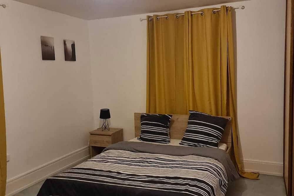 Entire apartment, 3-bedroom apartment with spacious living room, reading area and fully-equipped kitchen. in Trévenans, Territoire-de-Belfort