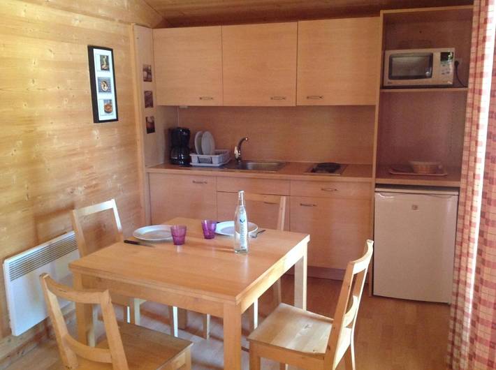 Camping pour 4 personnes, avec terrasse et piscine, animaux acceptés en Haute-Loire - 4