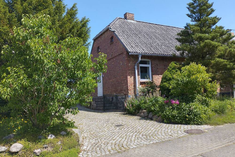 \"Haus  Seegang\" ca. 100 qm, strandnah und mit großem Garten in Klein Strömkendorf, Salzhaff