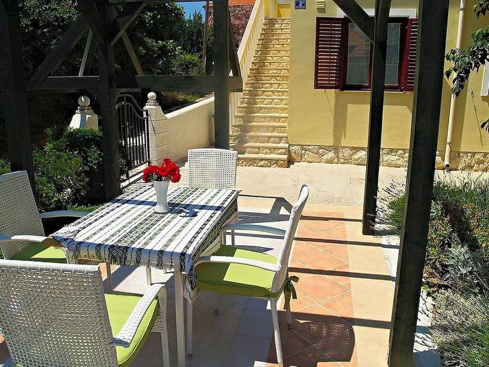 Ganze Wohnung, 2-Zimmer-Ferienwohnung mit Klima Preko, Ugljan -a in Plaža Jaz, Poljana