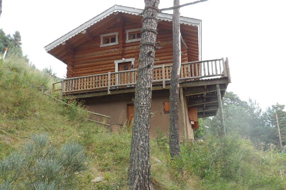 Coquet Apartment In A Log Chalet Near The Pyrenees Angles in Puyvalador, Parc naturel régional des Pyrénées catalanes