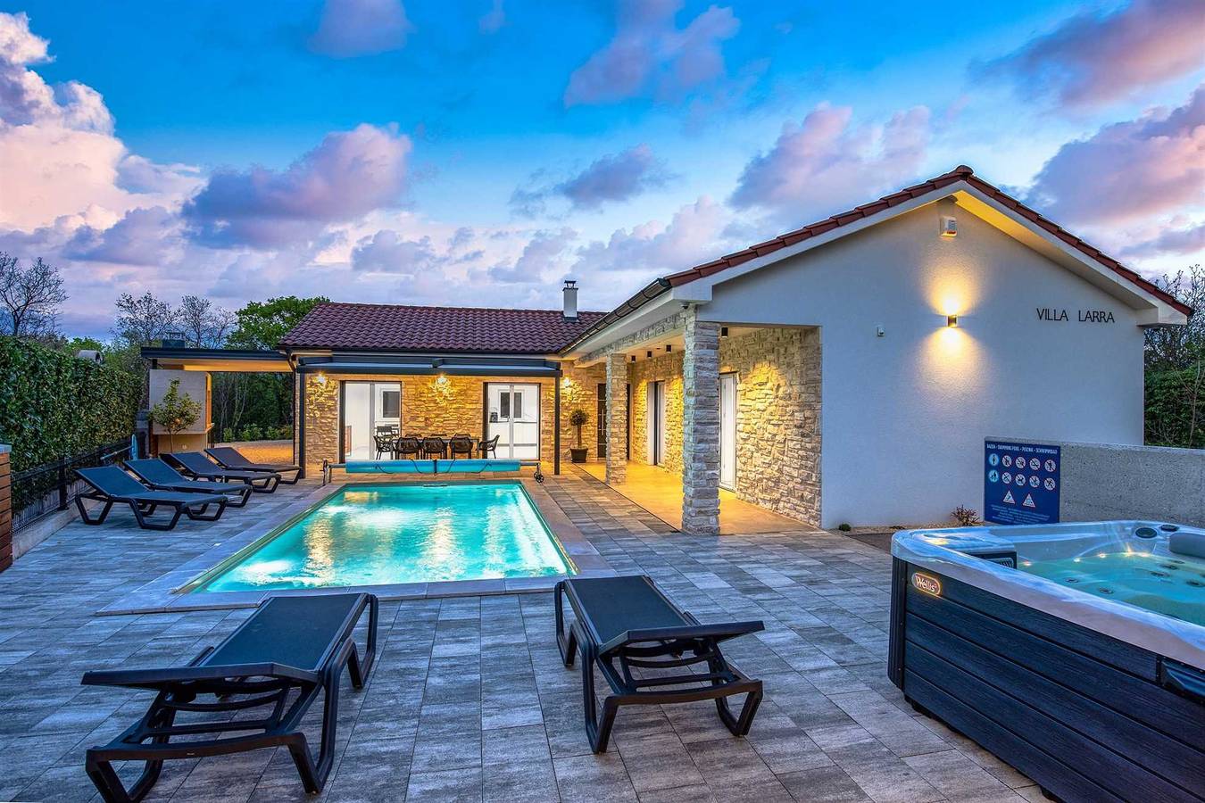 Villa Larra mit beheizten Pool & Whirlpool in Gostinjac, Krk