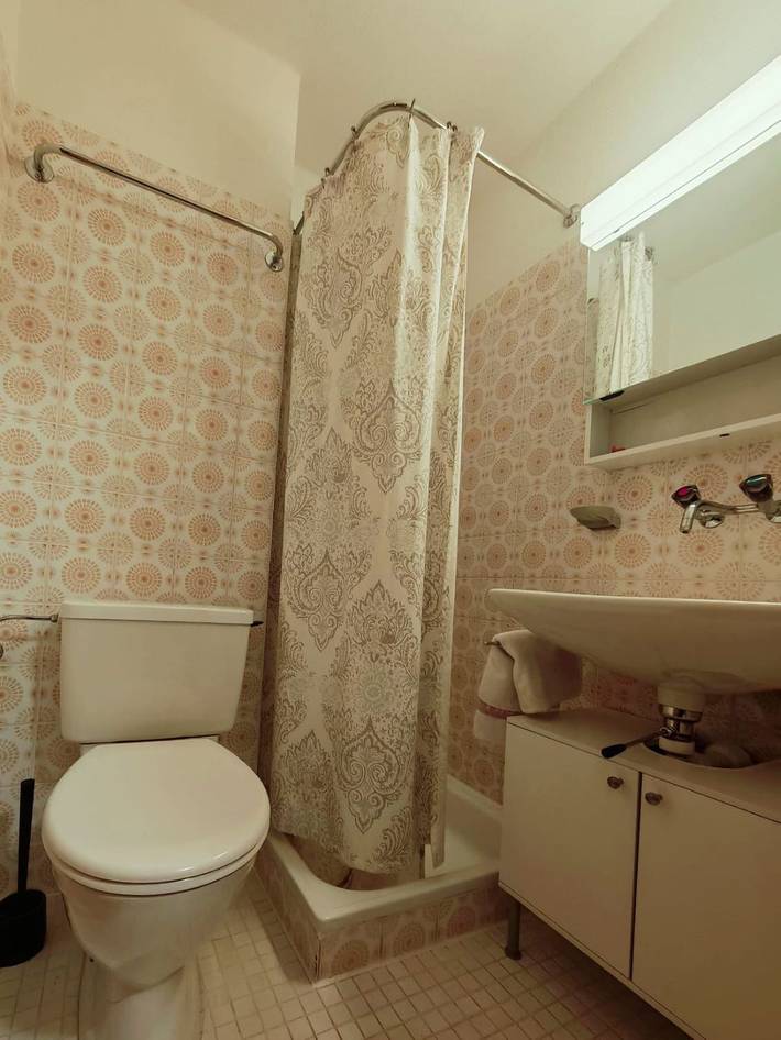 Ganze Wohnung, 1 Zimmer Wohnung für 3 Personen mit Aussicht auf das Dorf in Surses, Oberhalbsteiner Alpen