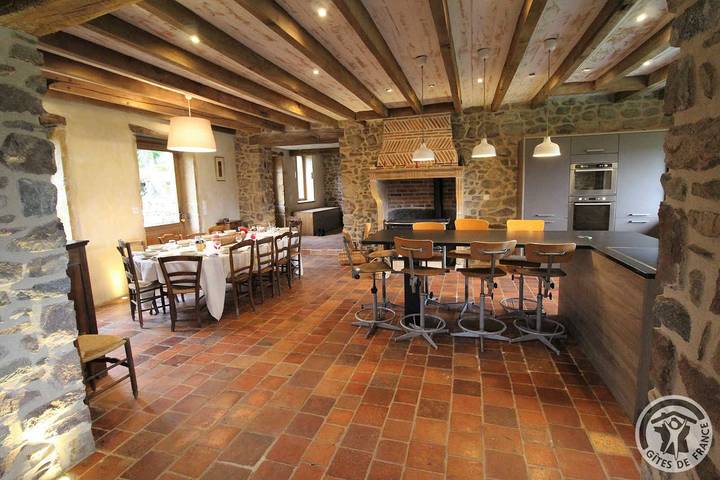 Gîte pour 12 personnes, avec Jardin et Piscine