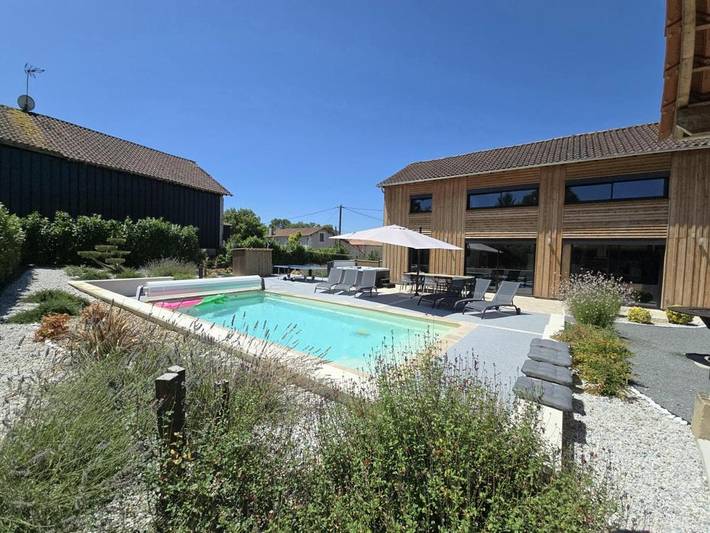 Location de vacances pour 10 personnes, avec terrasse ainsi que jacuzzi et jardin à Grand-Brassac - 2
