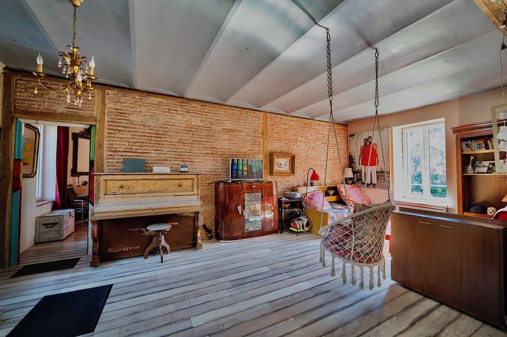La maison du canal, cosy artist's house, pets welcome in Bannay, Bourges und Umgebung