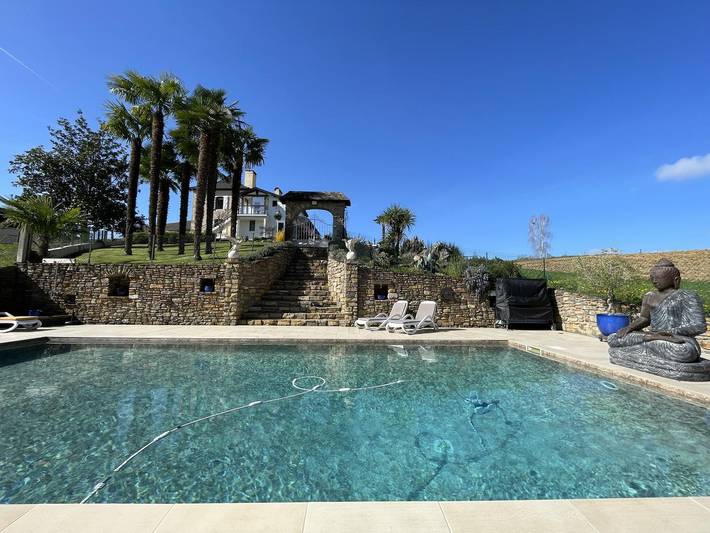 Gîte pour 2 personnes, avec Terrasse ainsi que Jardin et Piscine à Arthez-d'Asson