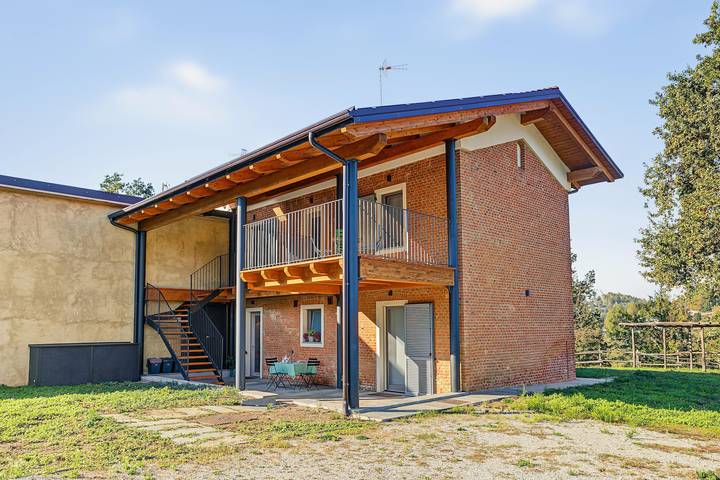 Room 'Francesca' with Private Terrace, Shared Garden and Wi-Fi in Vicoforte, Ligurian Alps